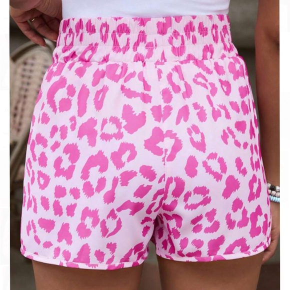 🆕NEW!🛍️Pretty Pink Leopard Print Shorts 🐾 - Picture 3 of 4